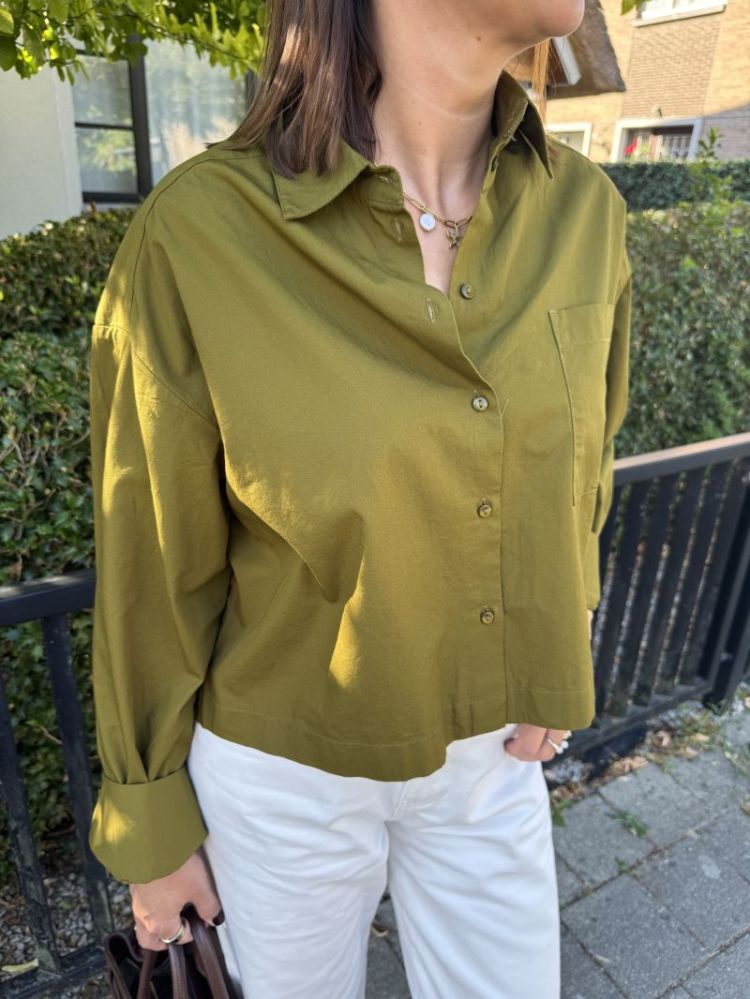 Astha Cropped Boxy Shirt Fir Green