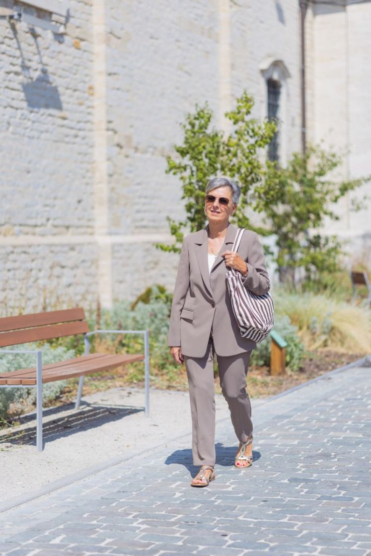  Taupe