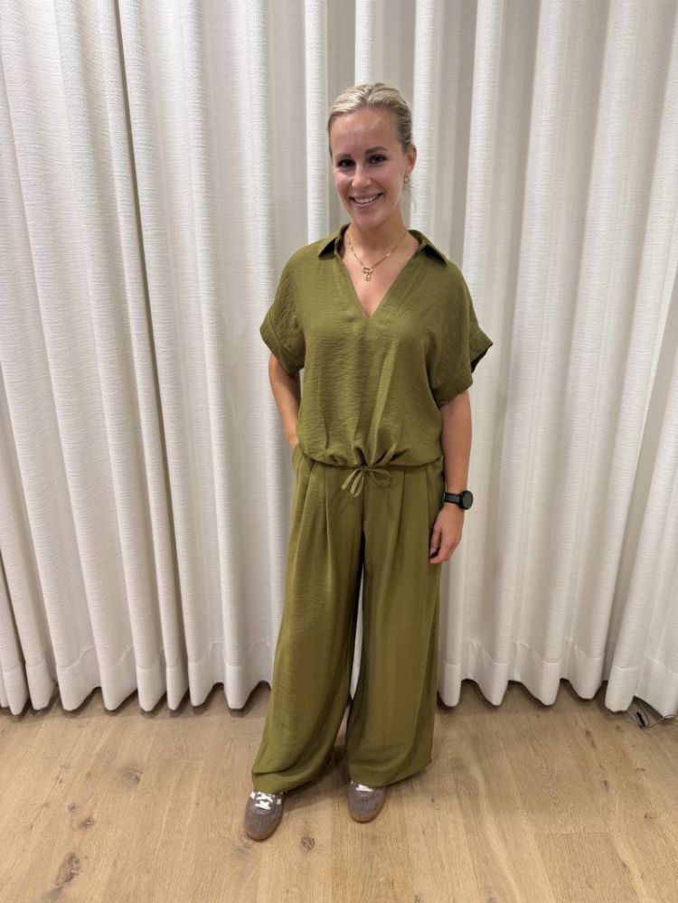  Olive green