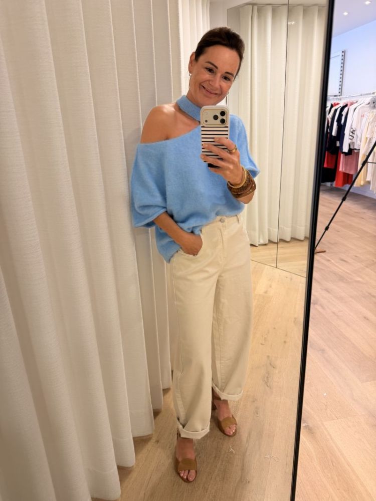 Open shoulder pull lichtblauw