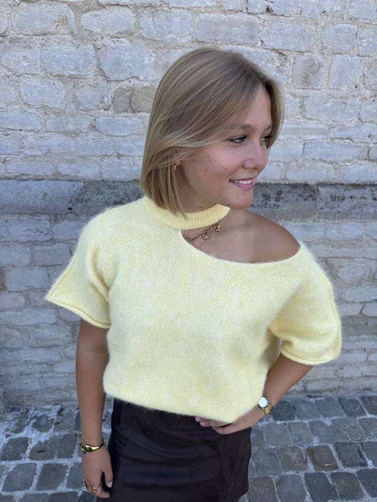 Open shoulder pull geel