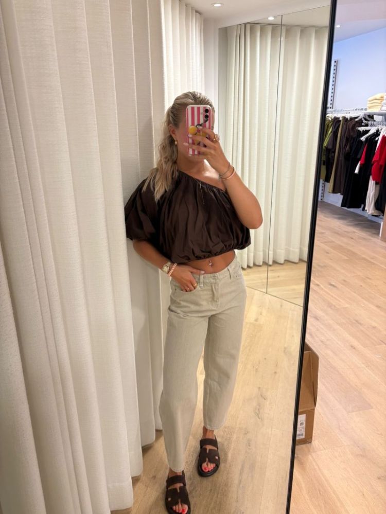 Top off shoulder bruin