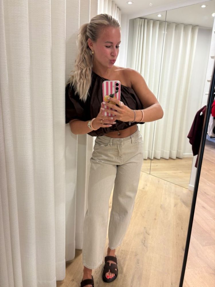 Top off shoulder bruin